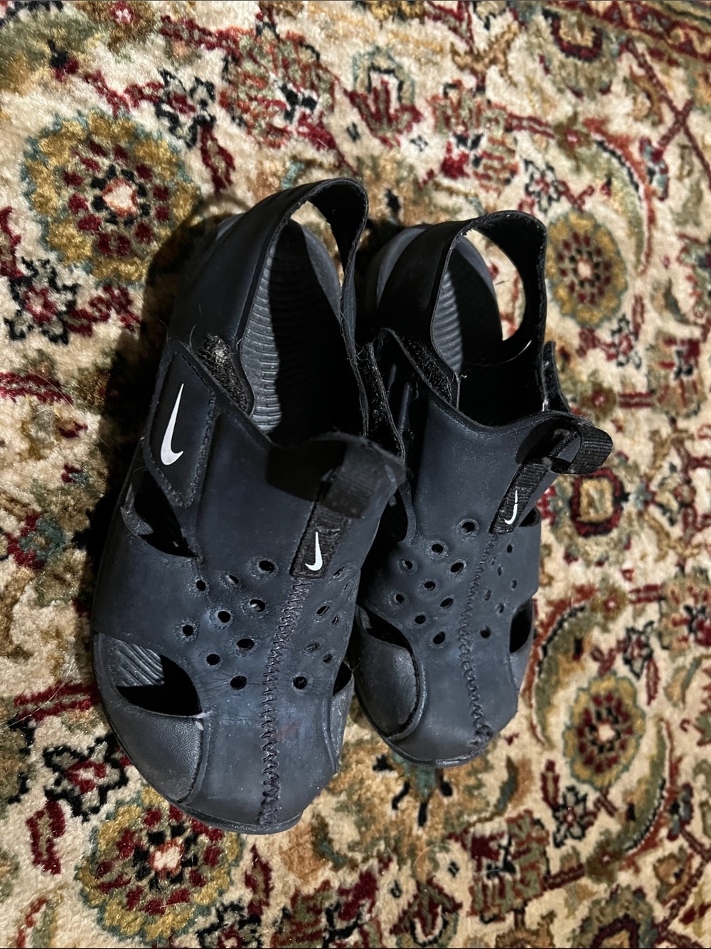 Nike Black Kids' Water Sandals with Hook-and-Loop Strap Size 11 Tag Missing